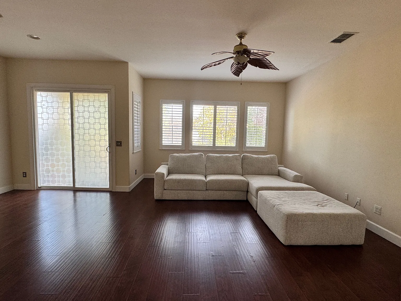 3 bed, 2086 sqft, $3,200 — Photo 2