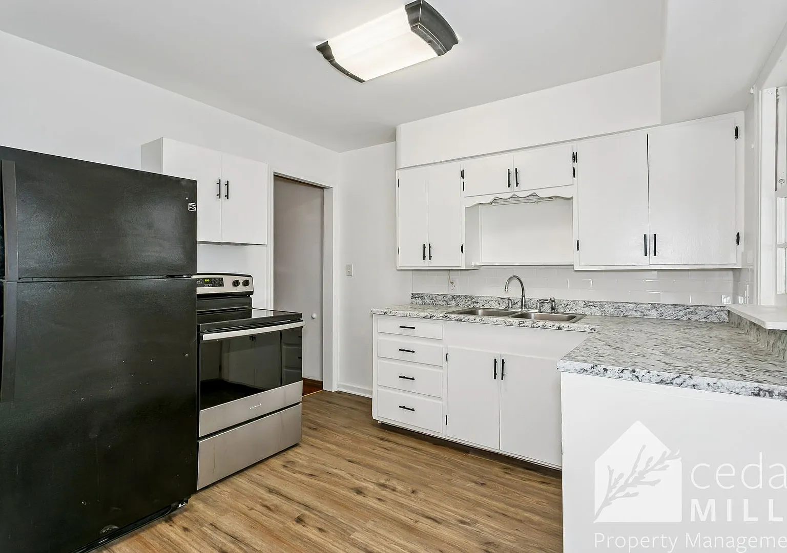 Huge Duplex in Riverside! — Photo 4