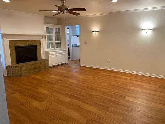 3rd image of 1835 Larkspur Dr