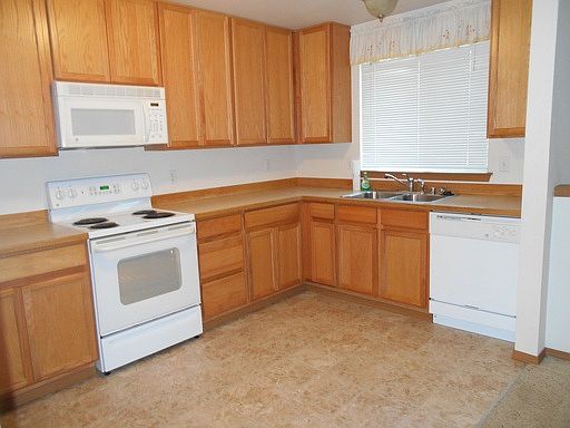 2nd image of 215 23rd Ave SW APT 08