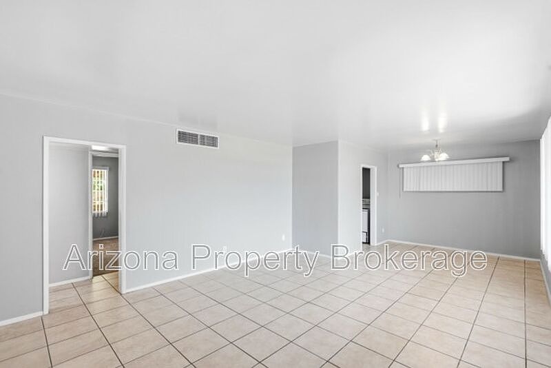 1st image of 4640 E Oak St