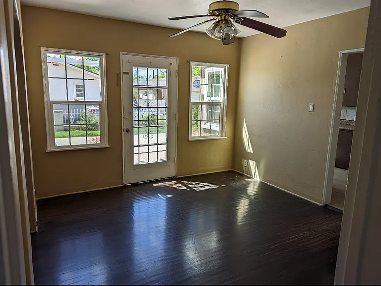 311 S Carmalita St — Photo 5
