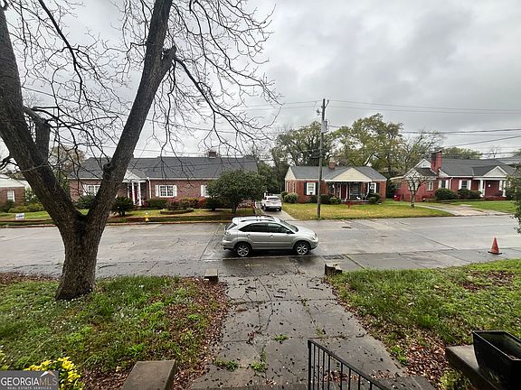 3rd image of 132 Culver St