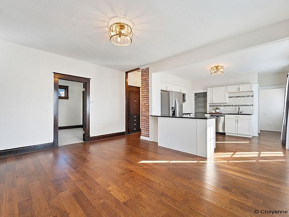 4th image of 600 E 24th St