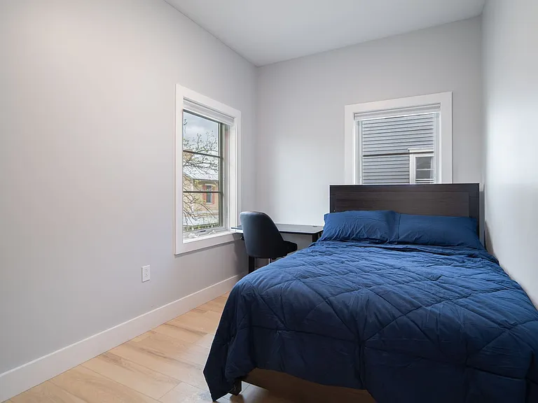 601 E State St — Photo 37