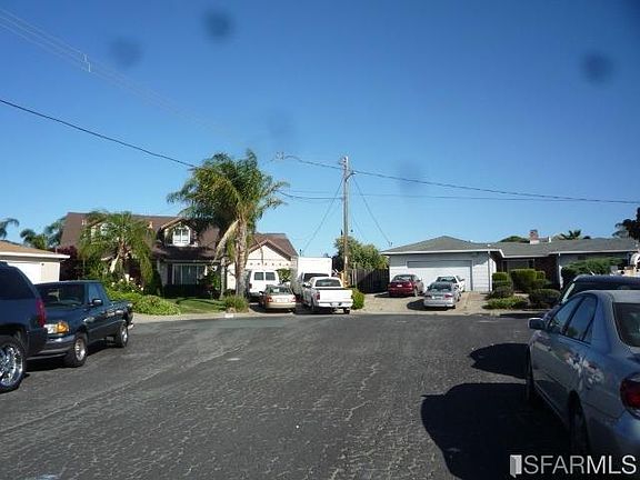 2nd image of 946 Belmont Pl