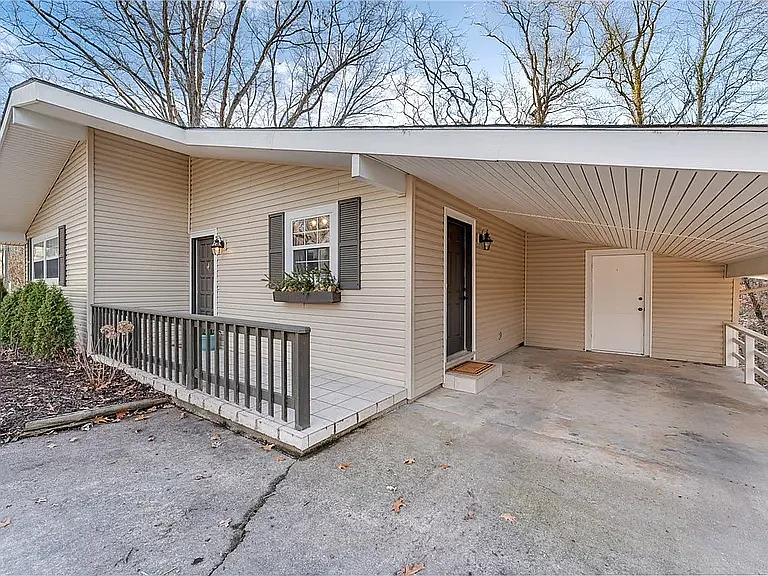 7 Cummings Ln — Photo 2