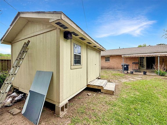4th image of 5223 Heathercrest St
