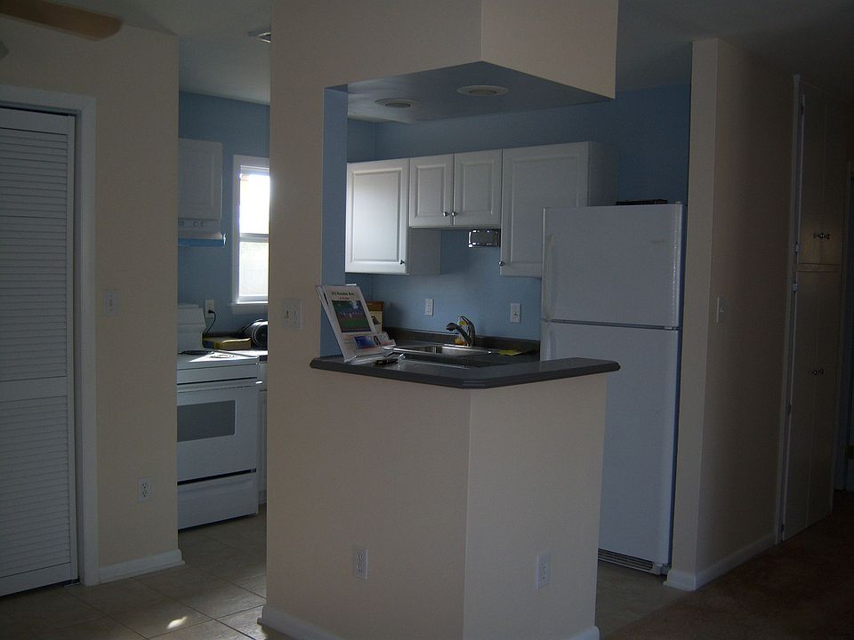 Kitchen/Dinning area 622 Houston Ave