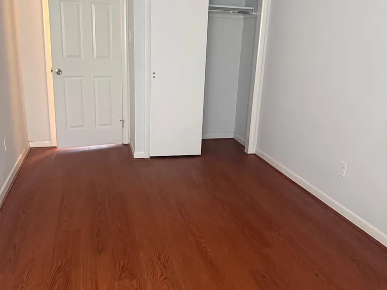 113 Montrose Ave — Photo 16