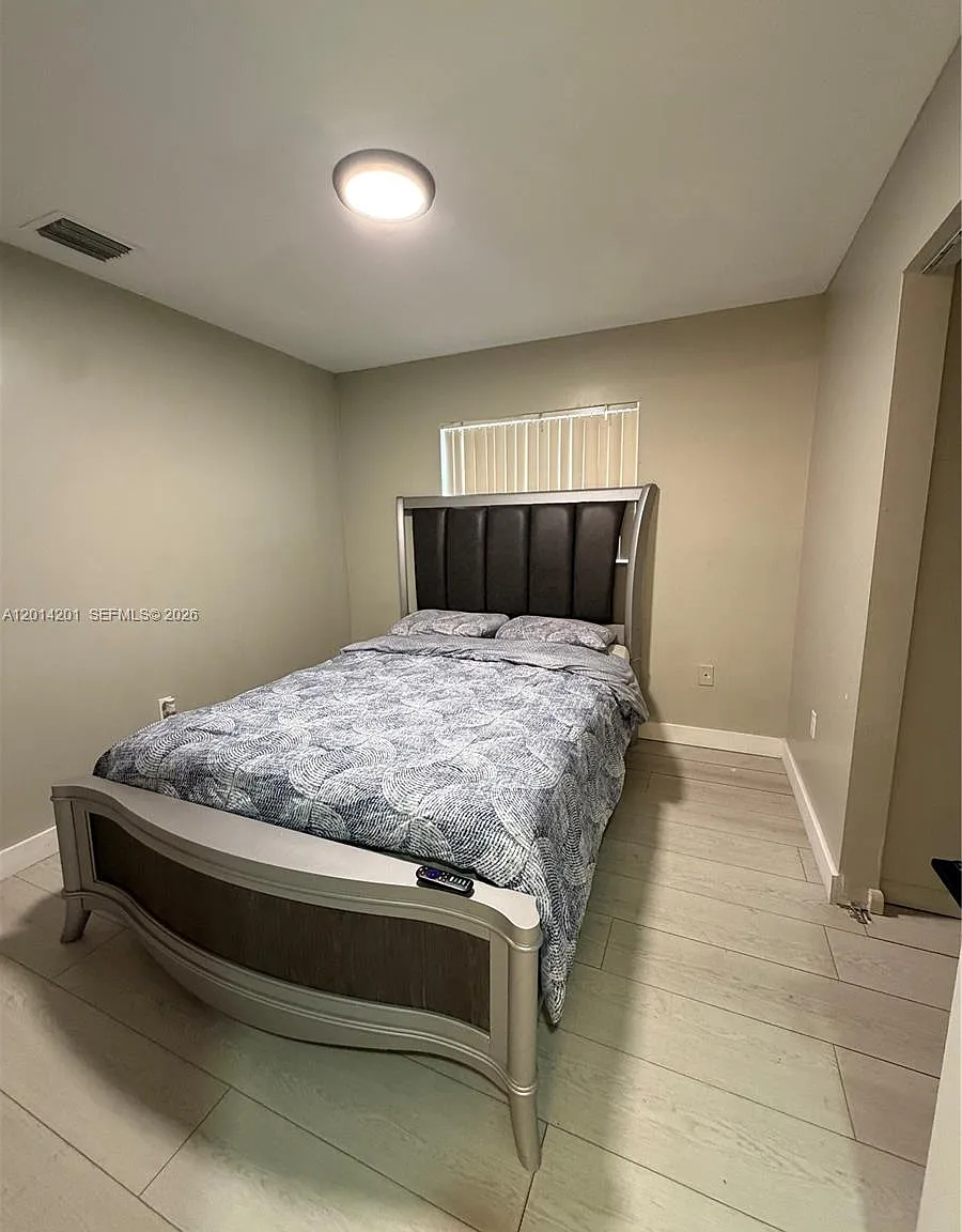 3 bed, 1197 sqft, $3,350 — Photo 4