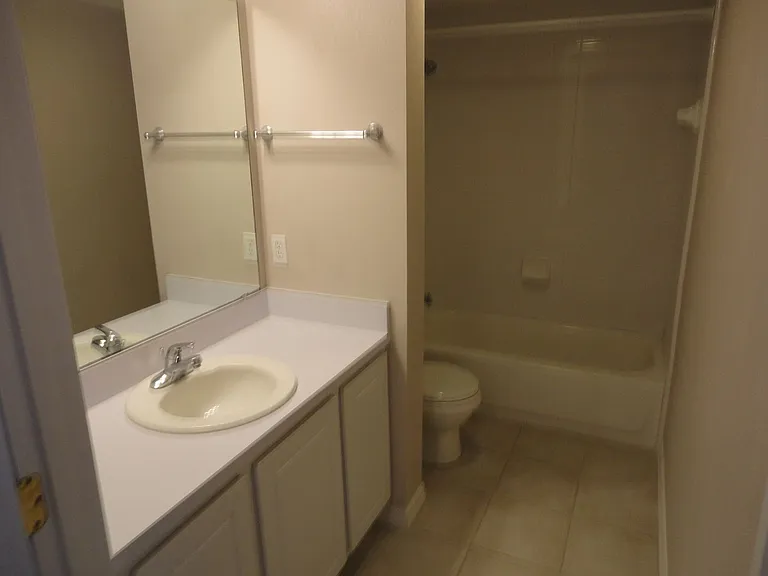 4820 SW 91st Ter #Q202 — Photo 11