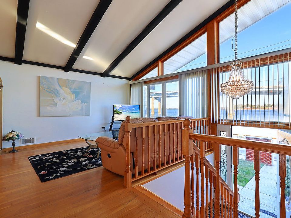 1st image of 12-14 Utopia Pkwy #1