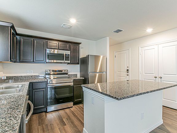 3rd image of 1012 Yancey Cir
