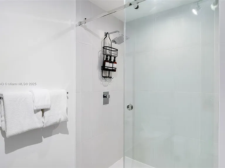 3250 NE 1st Ave #1016 — Photo 17