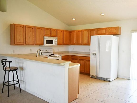 3rd image of 1570 Puritan St