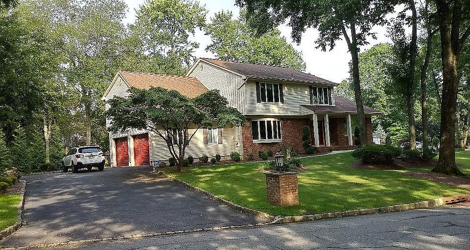1st image of 4 Dellwood Dr