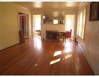 3rd image of 2312 E Jackson Blvd