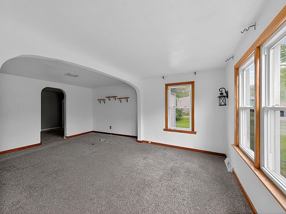 3rd image of 1219 E Highway 330