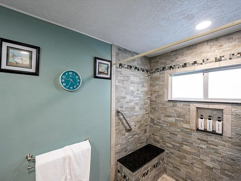 1326 SW Bartell Ave — Photo 42