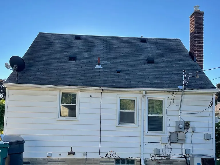 2849 Queen St — Photo 2