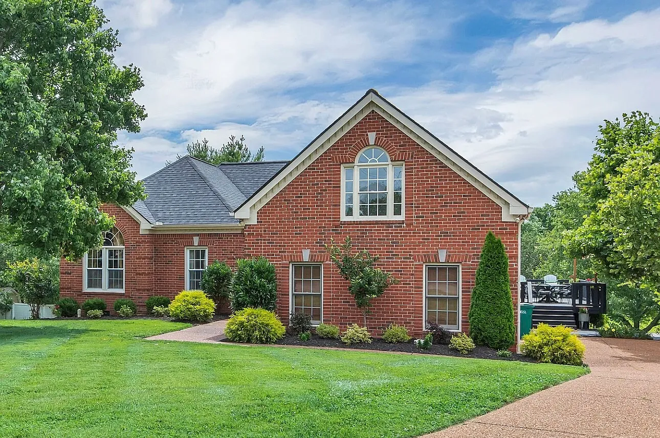 4 bed, 2022 sqft, $4,000 — Photo 3