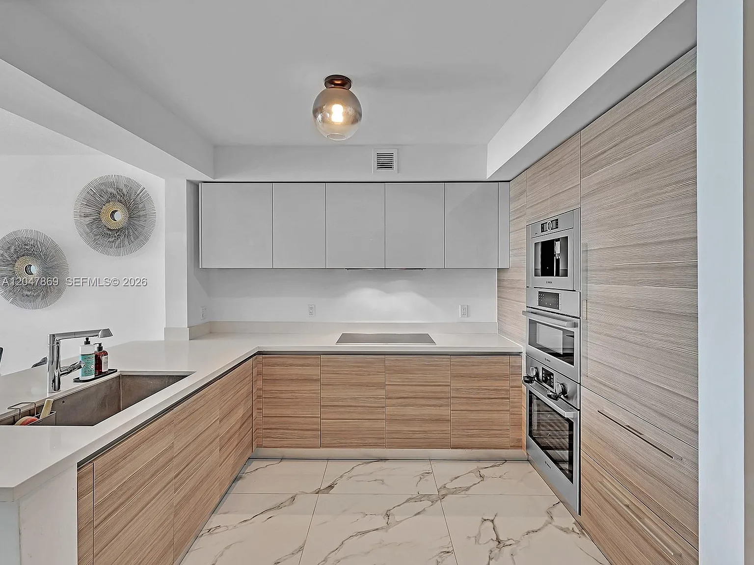 Parque Towers Condo — Photo 3