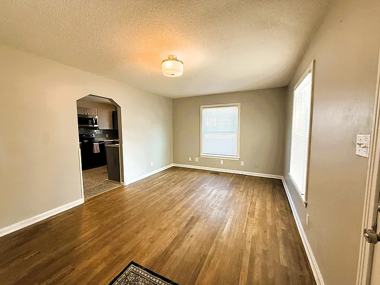 2037 S Laura Ave — Photo 2