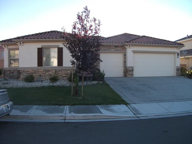 10695 Autumn Walk Ln — Photo 2