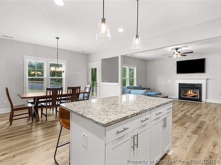 105 Woodford Ln — Photo 13