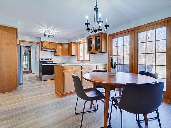 5th image of 120 Lantern Ln