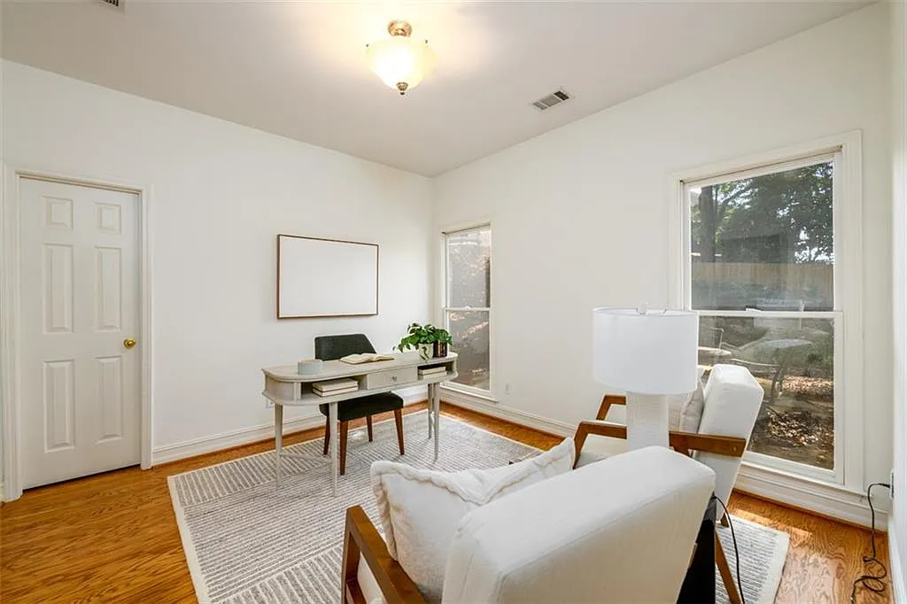 5 bed, 3.0 bath, 2578 sqft, $3,500 — Photo 3