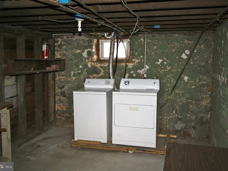 210 N Locust St — Photo 19