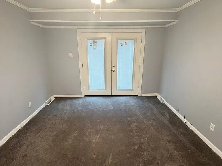 1904 Windsor Dr — Photo 11