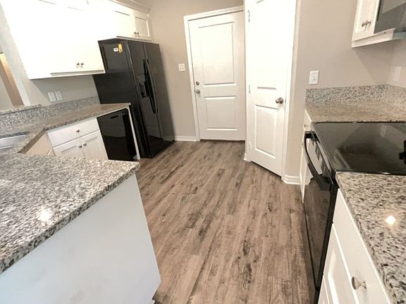 3rd image of 400 Myra Lynn Ln