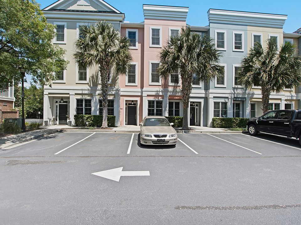 1st image of 656 Coleman Blvd Unit 404