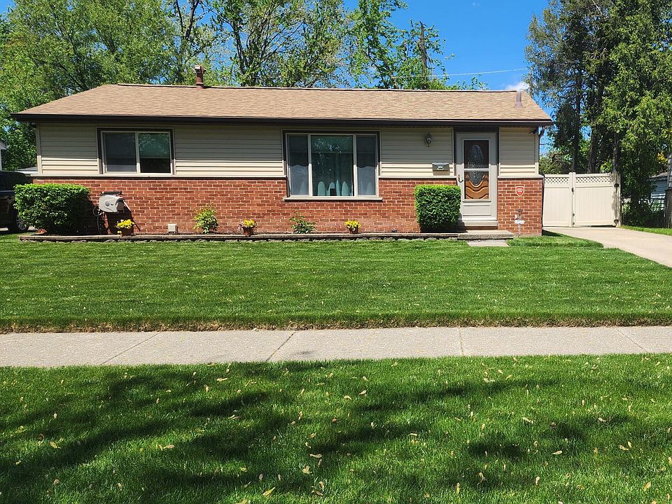 1st image of 34622 Lynn Dr