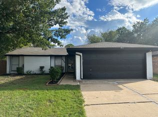 434 Stonehenge Dr, Arlington, TX 76014