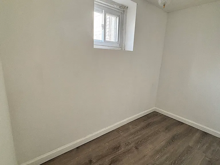 15 Ridgehurst Rd #BASEMENT — Photo 8