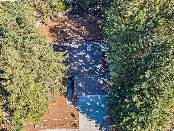 4th image of 208 Sandringham Dr N