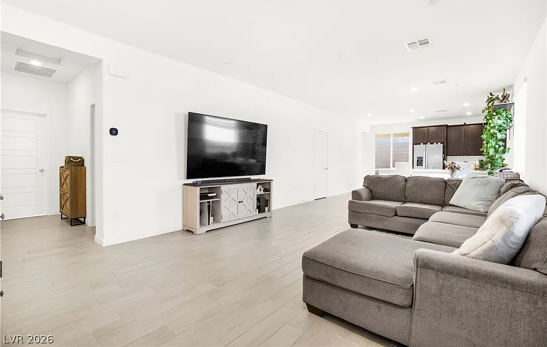 3 bed, 3.0 bath, 1764 sqft, $2,500 — Photo 3