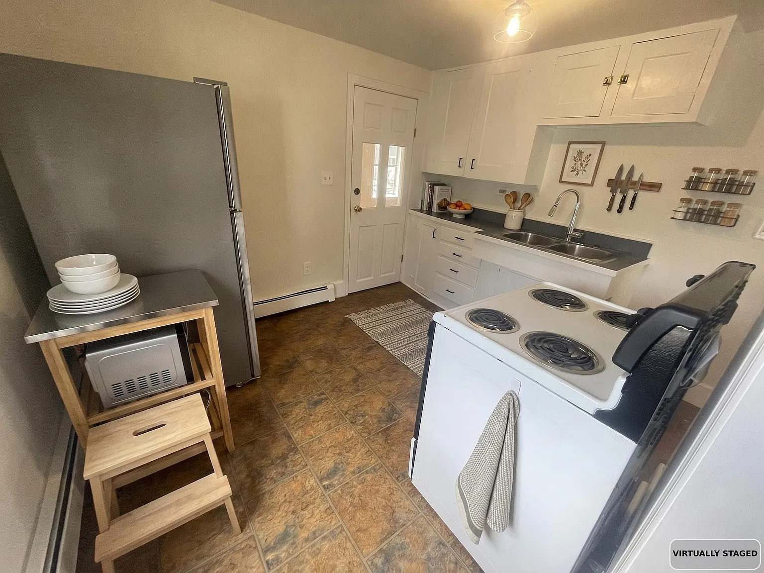 4 bed, 1.0 bath, 1159 sqft, $3,000 — Photo 3