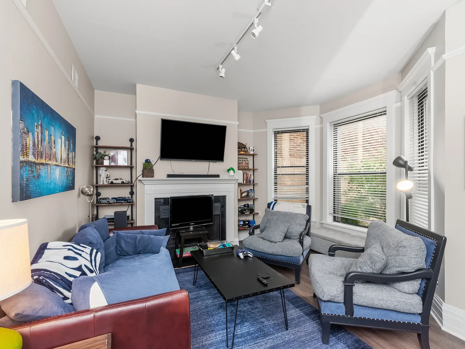 3 bed, 3.0 bath, 1800 sqft, $4,200 — Photo 2
