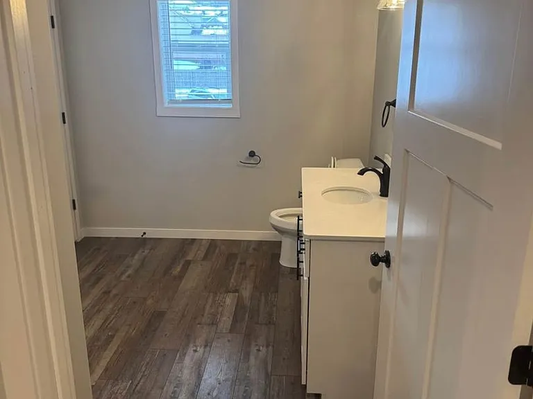 105 Saint Lawrence St — Photo 11
