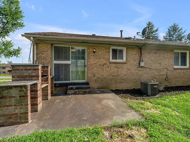 833 Malabu Dr — Photo 38