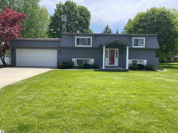 520 Fairlane Dr, Alma, MI 48801