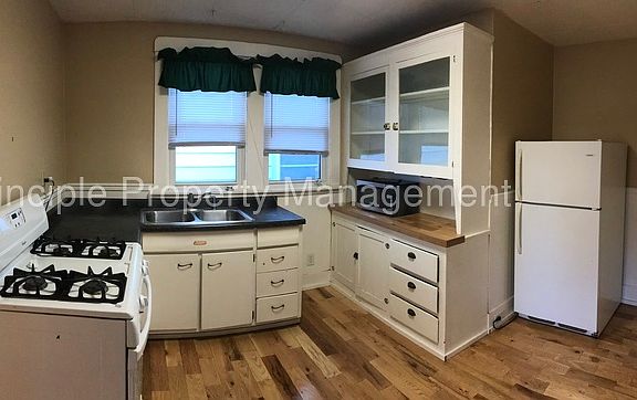 3rd image of 902 E Forrest Hill Ave