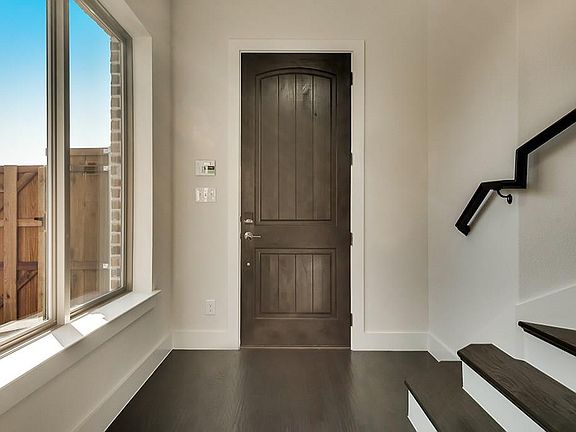 2nd image of 2301 Hyer Pl
