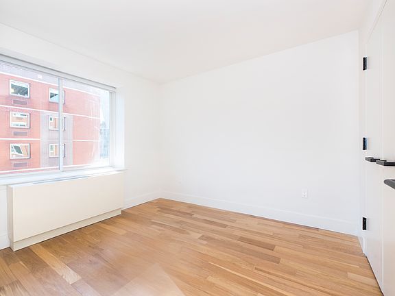 5th image of 101 E 10th St #5E