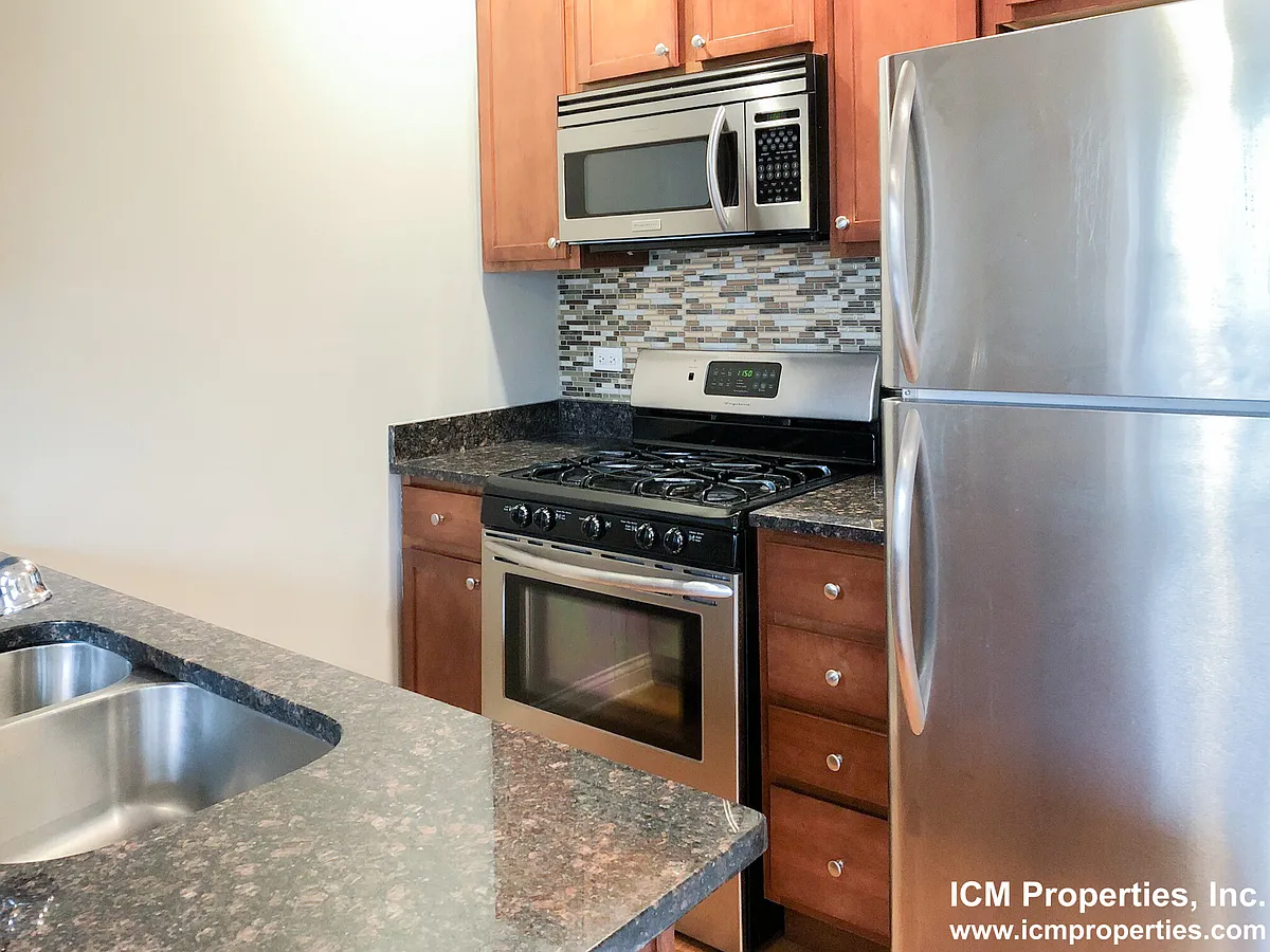 Building Photo - 3742 N Paulina St #2